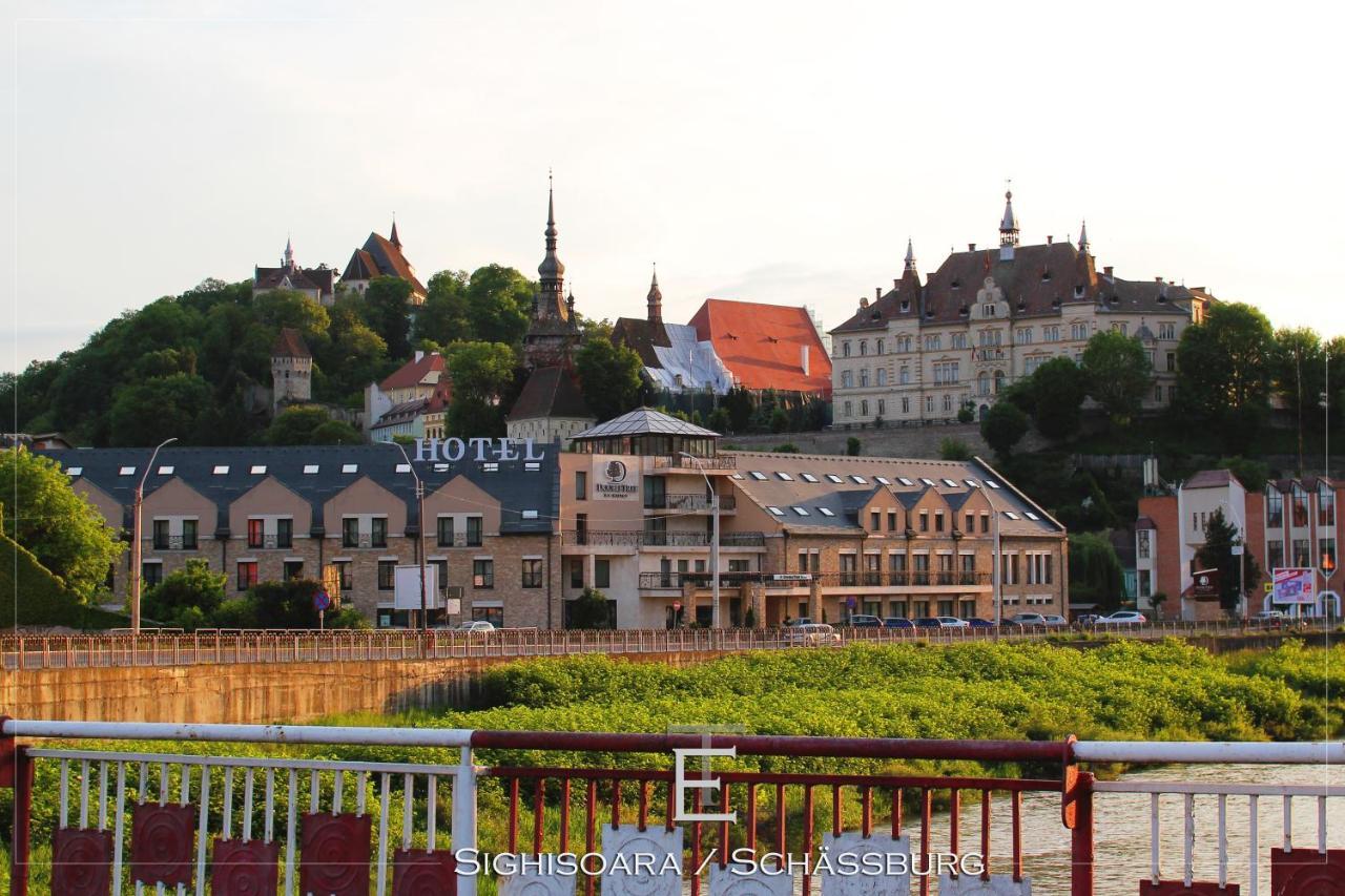 Transylvania Escape Apartment Richisu Bagian luar foto