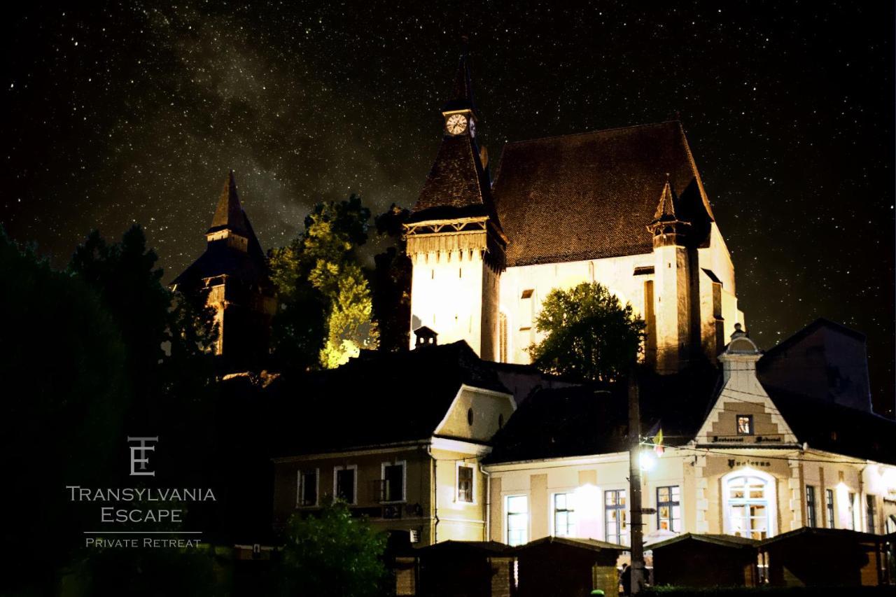 Transylvania Escape Apartment Richisu Bagian luar foto
